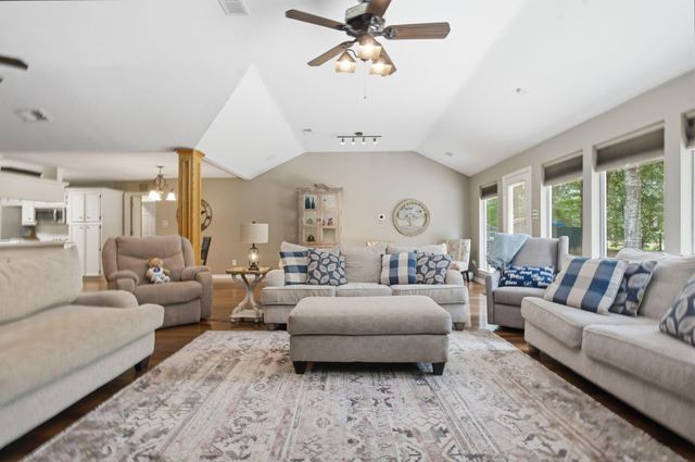 223 Pin Oak Lane, Magnolia, TX 77354