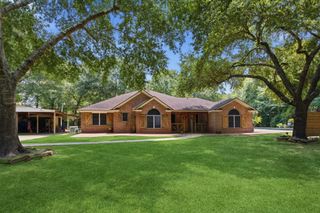 223 Pin Oak Lane, Magnolia, TX 77354