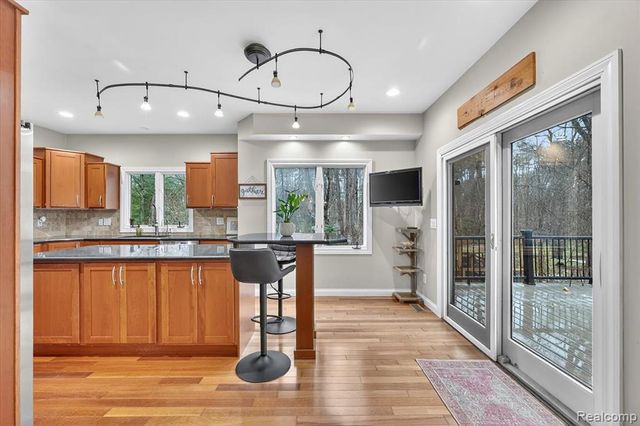 90 Creekwood Drive, Lake Orion, MI 48362