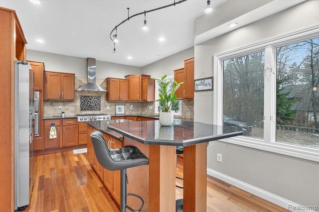 90 Creekwood Drive, Lake Orion, MI 48362