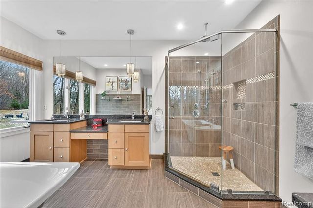 90 Creekwood Drive, Lake Orion, MI 48362