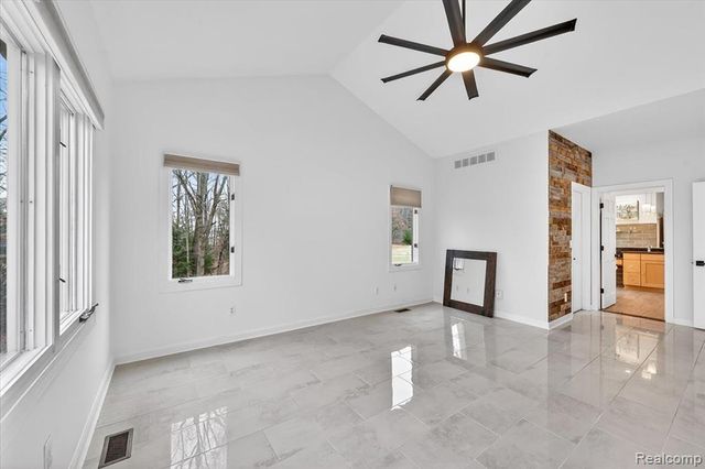 90 Creekwood Drive, Lake Orion, MI 48362