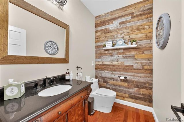 90 Creekwood Drive, Lake Orion, MI 48362