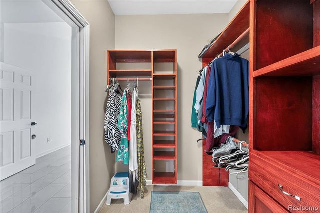 90 Creekwood Drive, Lake Orion, MI 48362