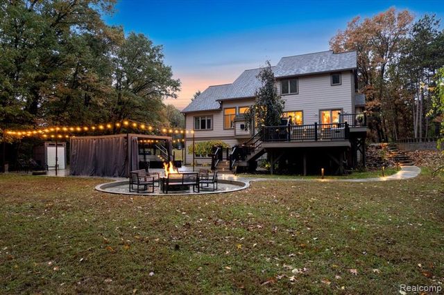 90 Creekwood Drive, Lake Orion, MI 48362