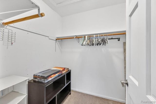 90 Creekwood Drive, Lake Orion, MI 48362