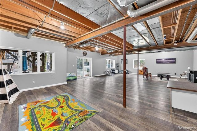 90 Creekwood Drive, Lake Orion, MI 48362