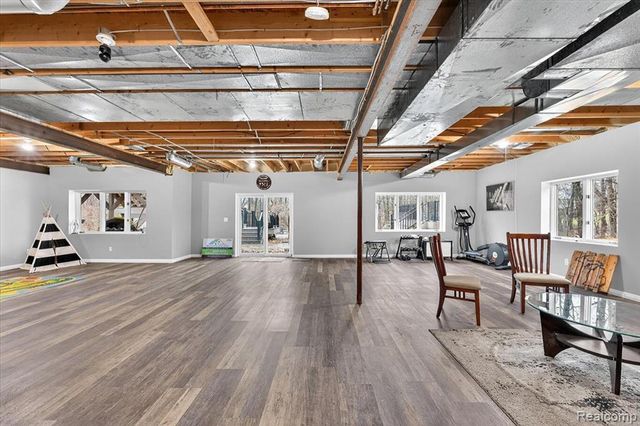 90 Creekwood Drive, Lake Orion, MI 48362