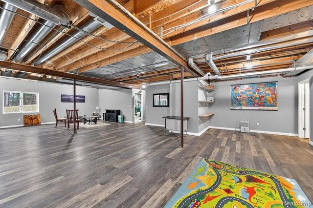 90 Creekwood Drive, Lake Orion, MI 48362