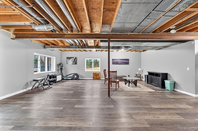 90 Creekwood Drive, Lake Orion, MI 48362