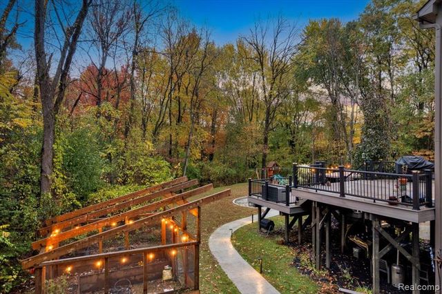 90 Creekwood Drive, Lake Orion, MI 48362