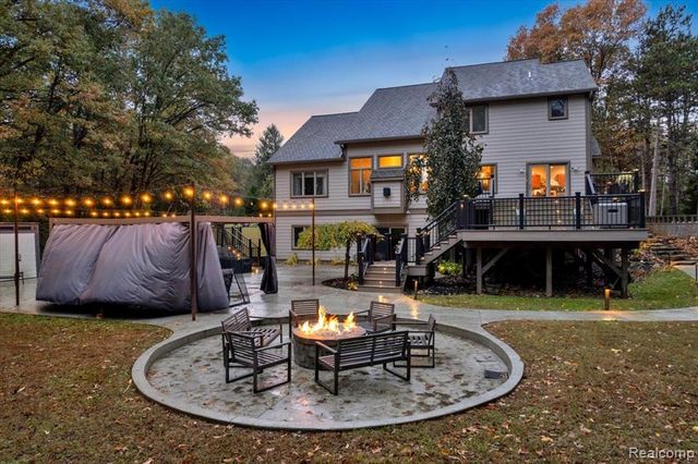 90 Creekwood Drive, Lake Orion, MI 48362