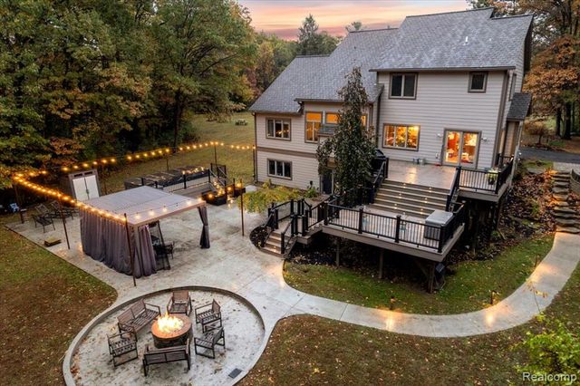 90 Creekwood Drive, Lake Orion, MI 48362