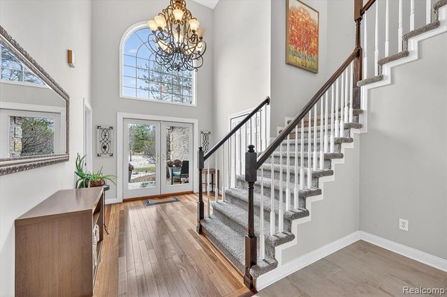 90 Creekwood Drive, Lake Orion, MI 48362