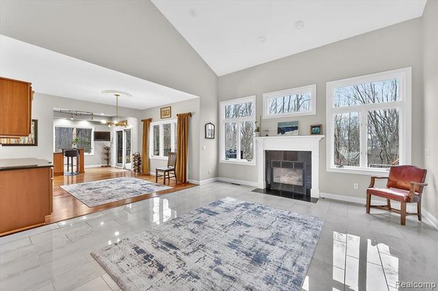 90 Creekwood Drive, Lake Orion, MI 48362