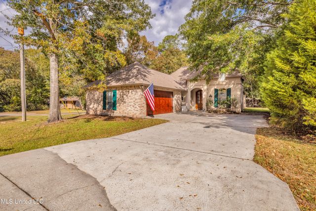 796 Hapuna Place, Diamondhead, MS 39525