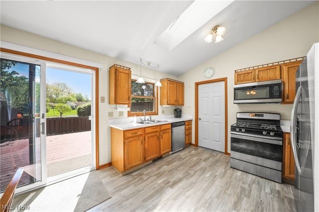 1807 Sandalwood Drive, Avon, OH 44011