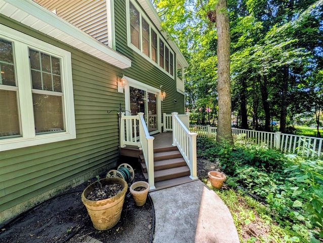 800 W Willis Road, Saline, MI 48176