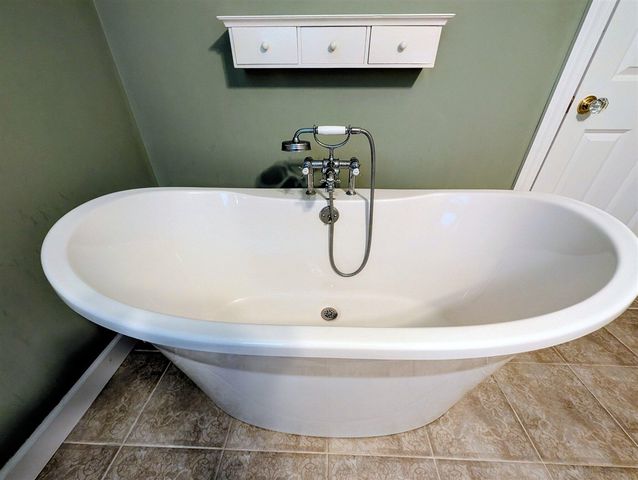 800 W Willis Road, Saline, MI 48176