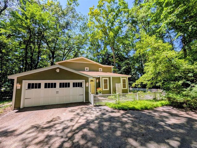 800 W Willis Road, Saline, MI 48176