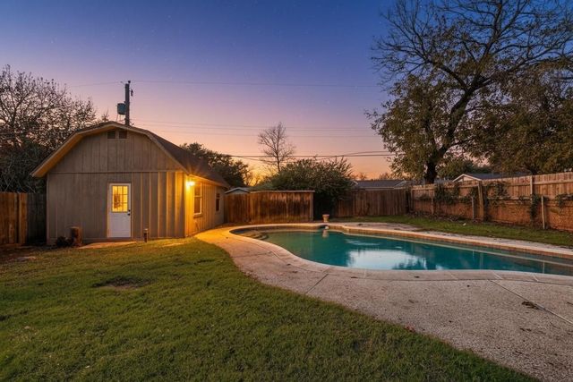 413 Simmons Drive, Hurst, TX 76053