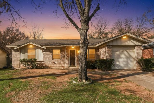 413 Simmons Drive, Hurst, TX 76053