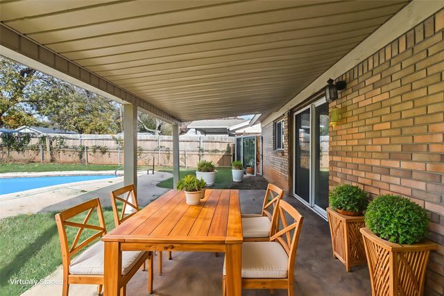 413 Simmons Drive, Hurst, TX 76053