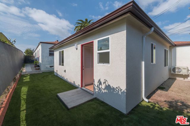 2718 W 70th, Los Angeles, CA 90043