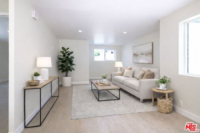 2718 W 70th, Los Angeles, CA 90043