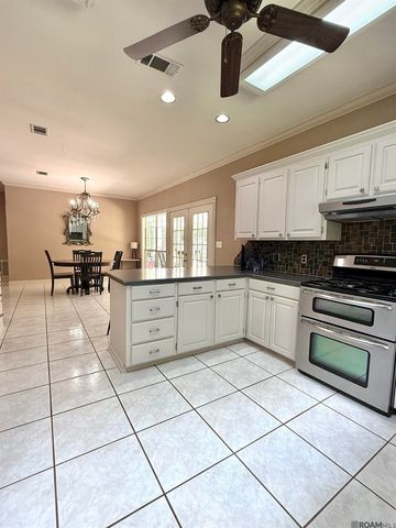 206 Quail Hollow Court, Hattiesburg, MS 39402