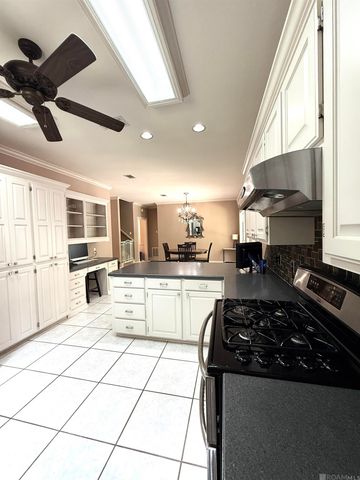 206 Quail Hollow Court, Hattiesburg, MS 39402
