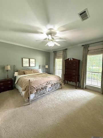206 Quail Hollow Court, Hattiesburg, MS 39402