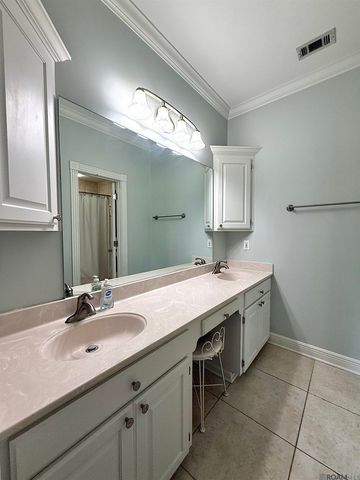 206 Quail Hollow Court, Hattiesburg, MS 39402