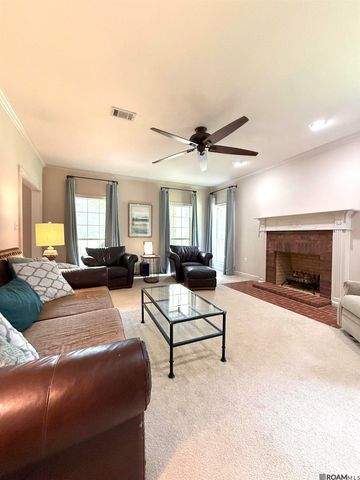 206 Quail Hollow Court, Hattiesburg, MS 39402