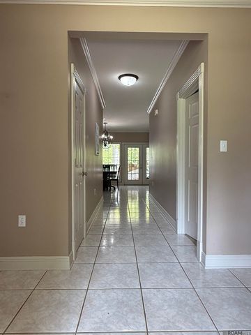 206 Quail Hollow Court, Hattiesburg, MS 39402