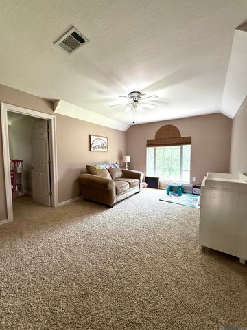 206 Quail Hollow Court, Hattiesburg, MS 39402