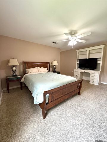206 Quail Hollow Court, Hattiesburg, MS 39402