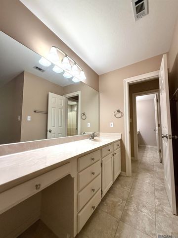 206 Quail Hollow Court, Hattiesburg, MS 39402