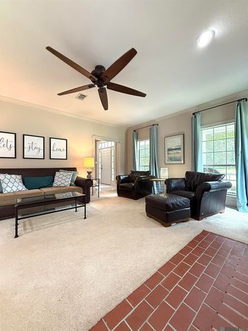 206 Quail Hollow Court, Hattiesburg, MS 39402
