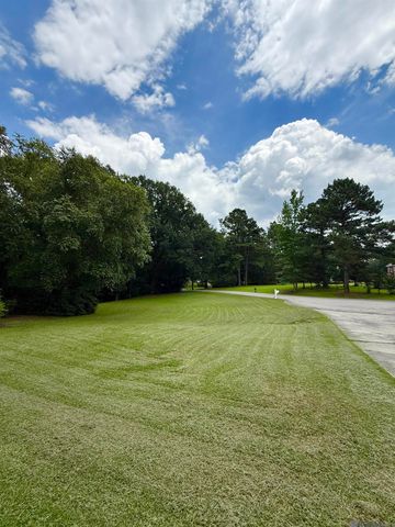 206 Quail Hollow Court, Hattiesburg, MS 39402