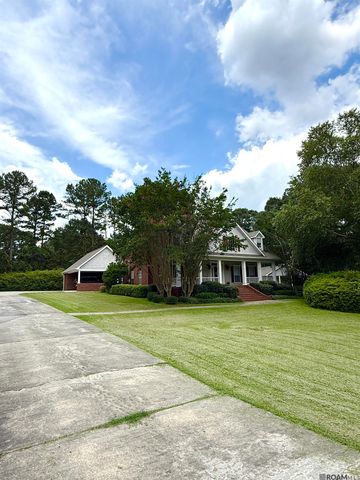 206 Quail Hollow Court, Hattiesburg, MS 39402