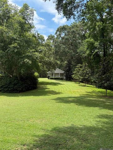 206 Quail Hollow Court, Hattiesburg, MS 39402