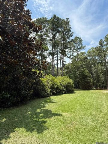 206 Quail Hollow Court, Hattiesburg, MS 39402