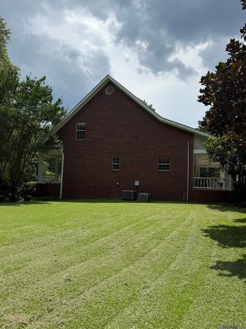 206 Quail Hollow Court, Hattiesburg, MS 39402