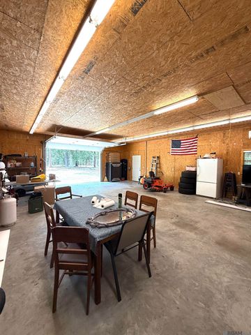 206 Quail Hollow Court, Hattiesburg, MS 39402
