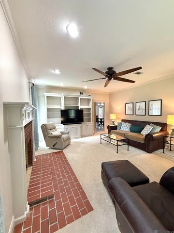 206 Quail Hollow Court, Hattiesburg, MS 39402
