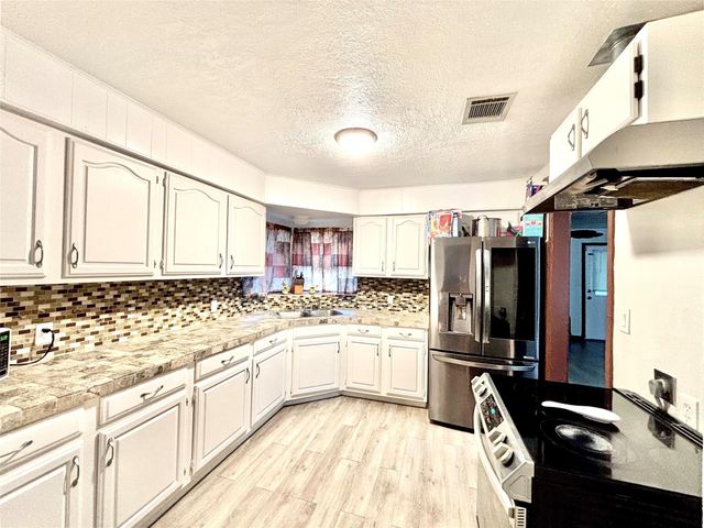 8038 Woodlyn Road, Houston, TX 77028