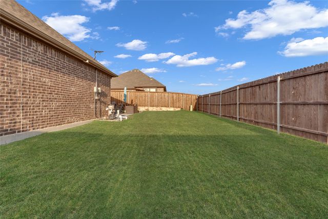 3706 Iron Horse Pass, Krum, TX 76249