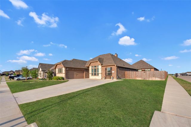 3706 Iron Horse Pass, Krum, TX 76249