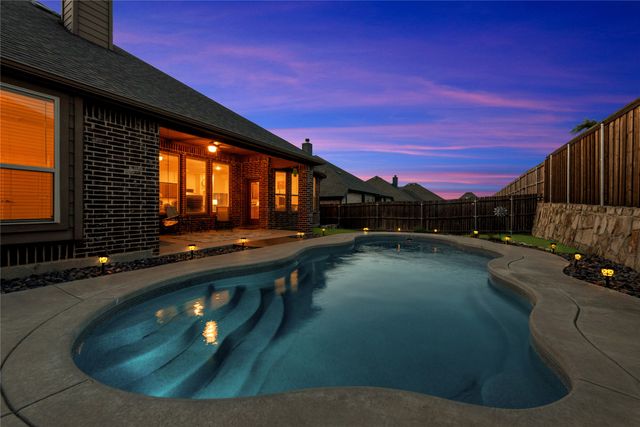 3706 Iron Horse Pass, Krum, TX 76249